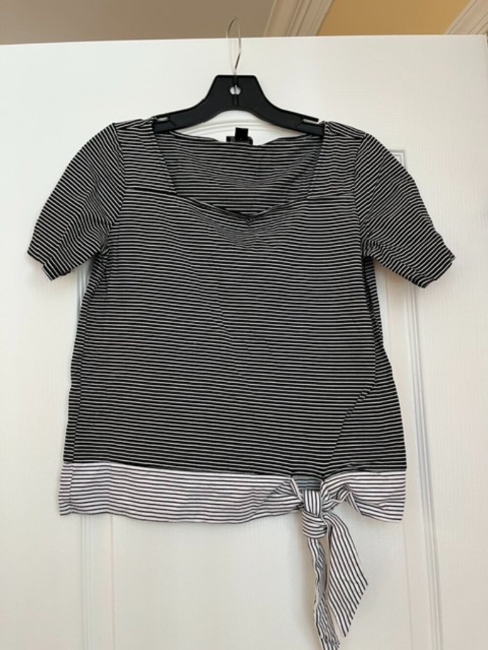 Ann Taylor LOFT Black & White Striped Tie‑Front Top – XS